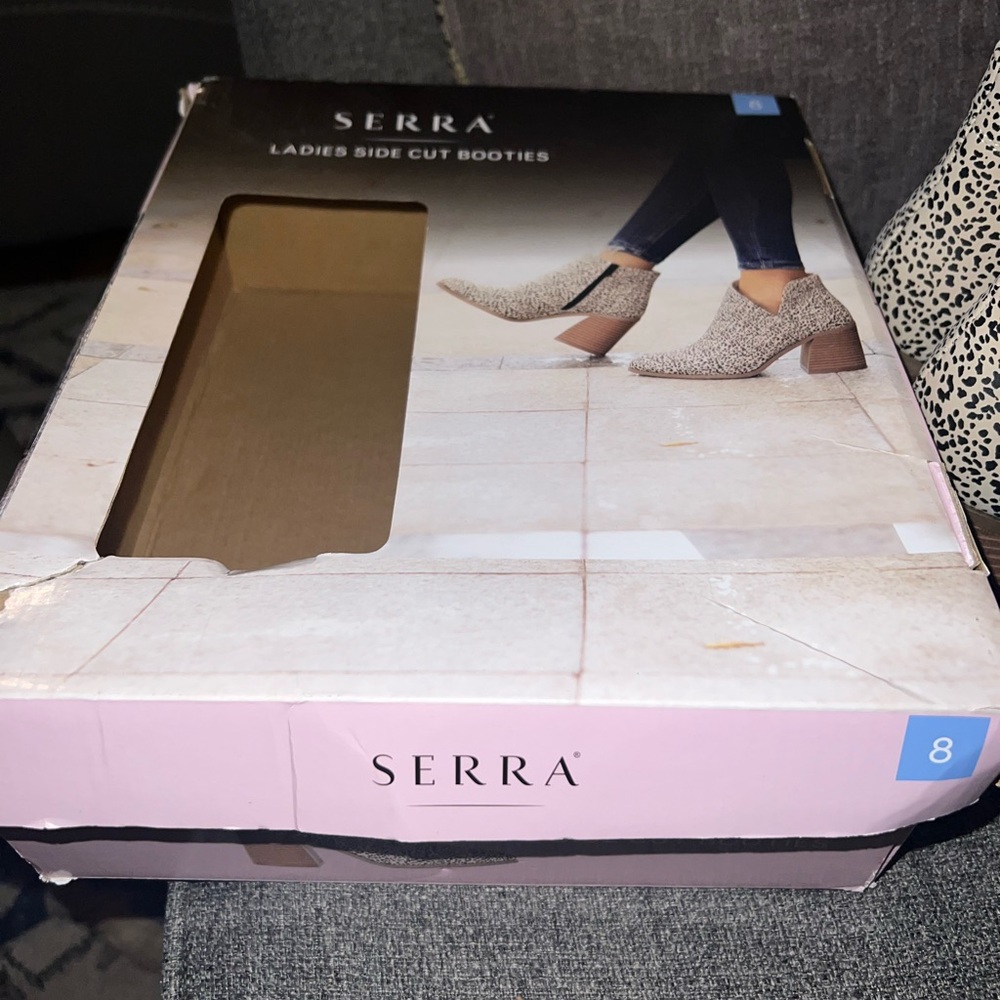 Serra Women's Black and Cream Ankle Boots - Picture 2 of 6